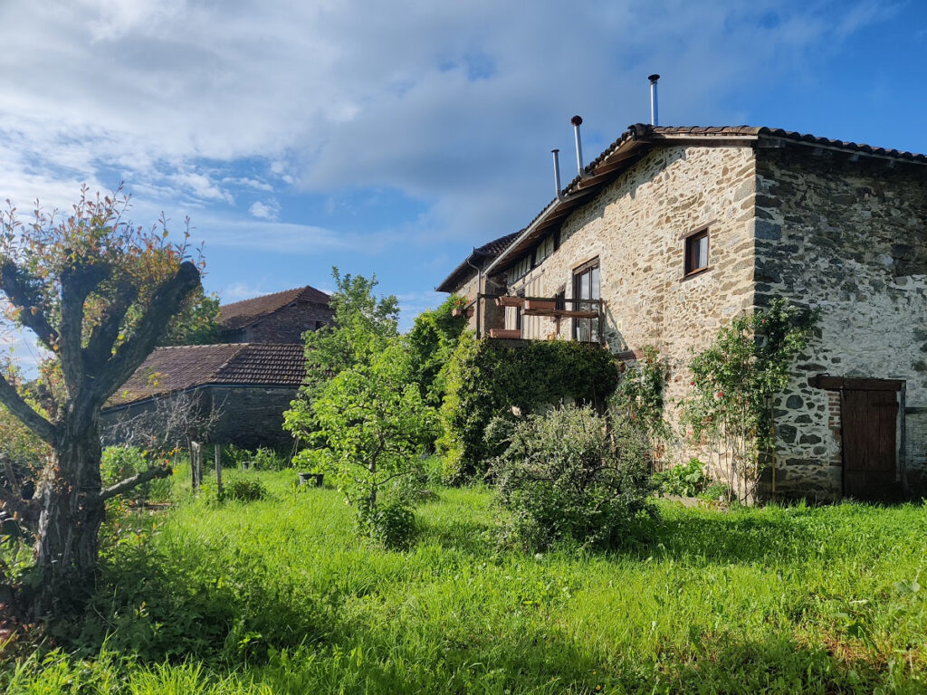 En exclusivité, Maison de charme avec belle vue dans un hame – 4 pièces – 2 chambres – 90 m²