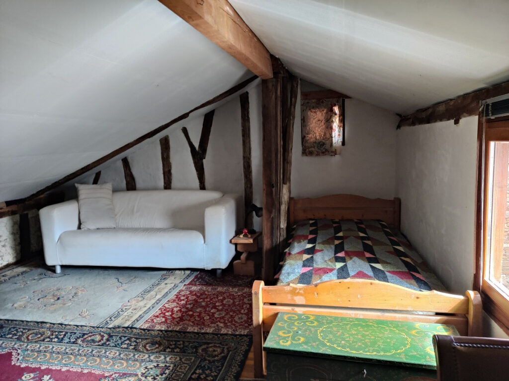 En exclusivité, Maison de charme avec belle vue dans un hame – 4 pièces – 2 chambres – 90 m²