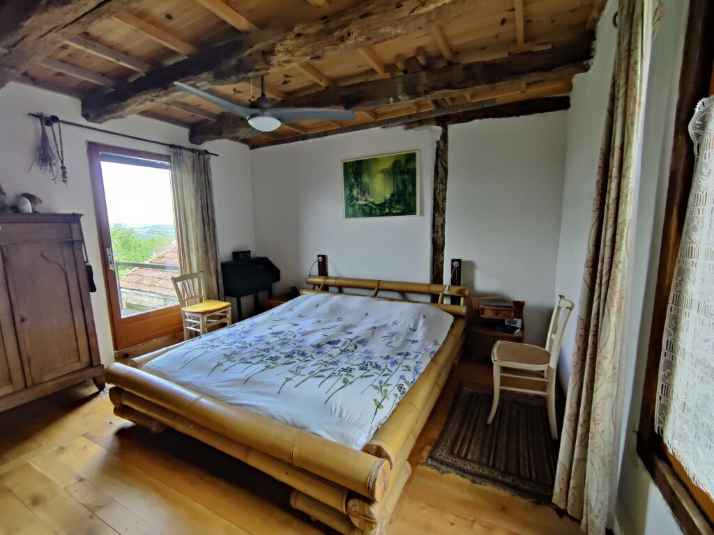 En exclusivité, Maison de charme avec belle vue dans un hame – 4 pièces – 2 chambres – 90 m²