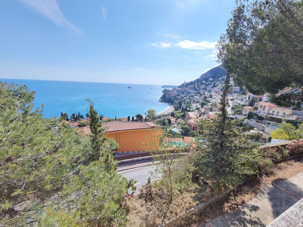 À Roquebrune-Cap-Martin (06), villa de 340m2 à acheter – 10 pièces – 6 chambres – 340 m²
