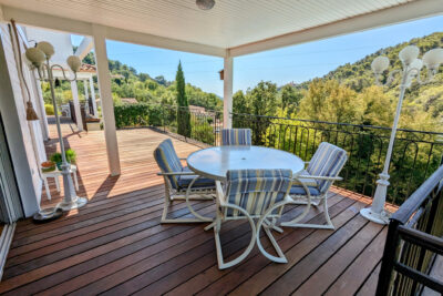 Au sud de Vence, maison de 145 m2 avec piscine en vente avec – 4 pièces – 2 chambres – 145.52 m²
