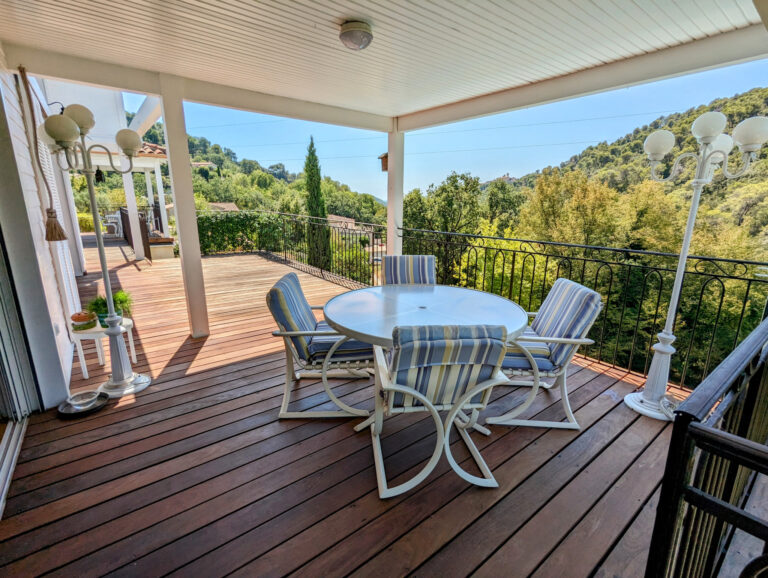 Au sud de Vence, maison de 145 m2 avec piscine en vente avec – 4 pièces – 2 chambres – 145.52 m²