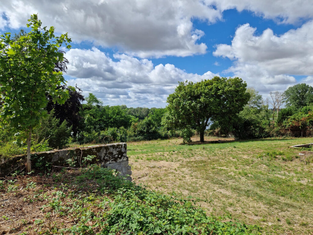 EXCEPTIONNEL TERRAIN CONSTRUCTIBLE BORD DE LOIRE – 6551 m²