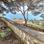 À Roquebrune-Cap-Martin (06), villa de 340m2 à acheter – 10 pièces – 6 chambres – 340 m²