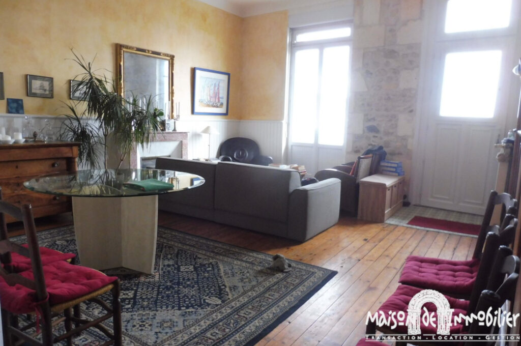 MAISON BOURGEOISE FACE MER – 10 pièces – 6 chambres – 161 m²