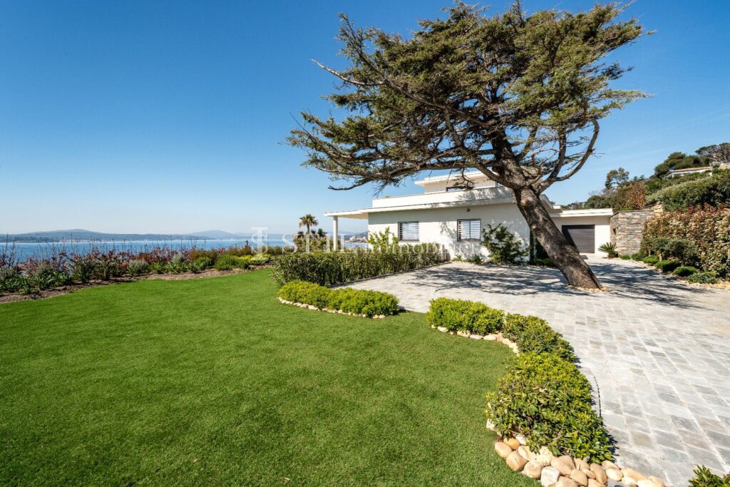 location villa 5 Pièce(s) – 5 pièces – 4 chambres – 250.00 m²