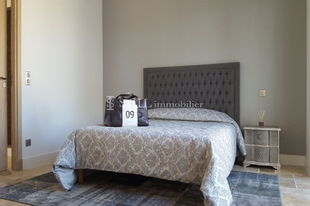 location villa 5 Pièce(s) – 5 pièces – 4 chambres – 250.00 m²