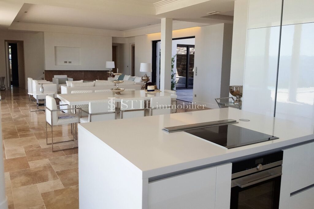 location villa 5 Pièce(s) – 5 pièces – 4 chambres – 250.00 m²