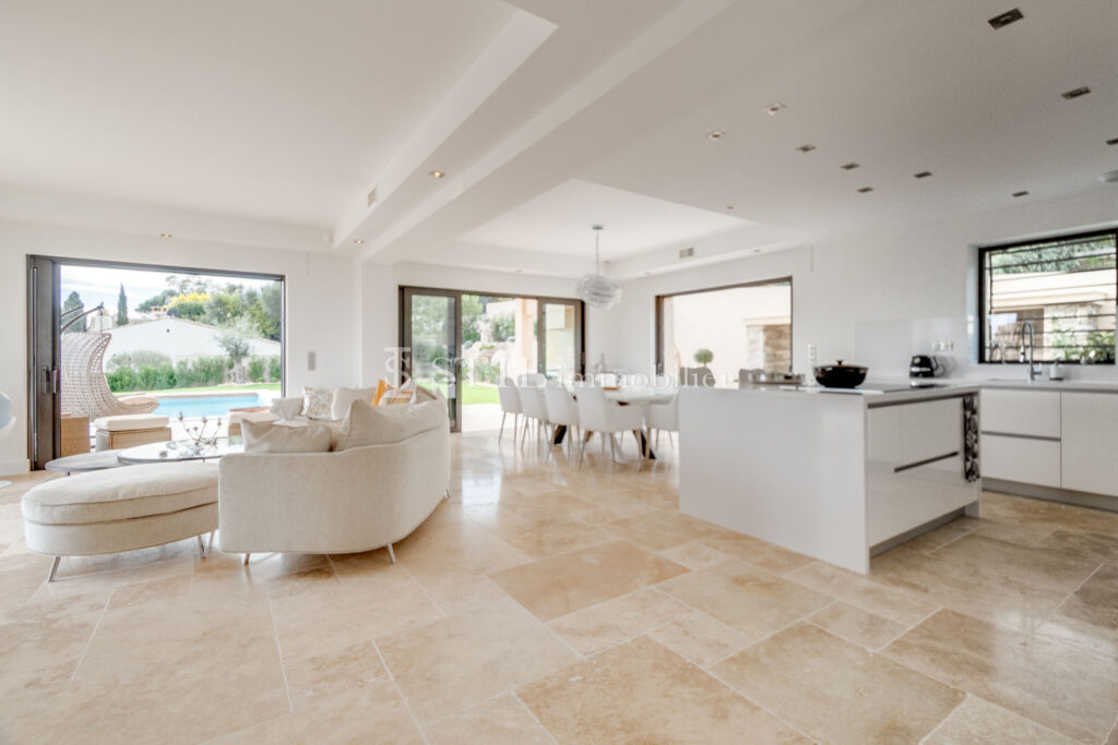 location villa 6 Pièce(s) – 6 pièces – 5 chambres – 266.00 m²