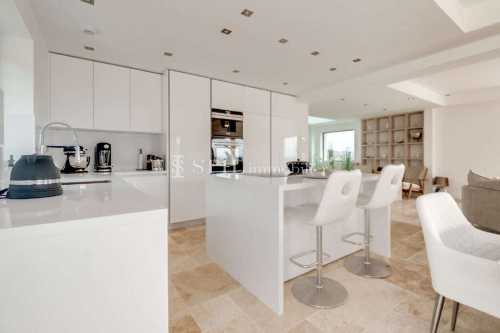 location villa 6 Pièce(s) – 6 pièces – 5 chambres – 266.00 m²