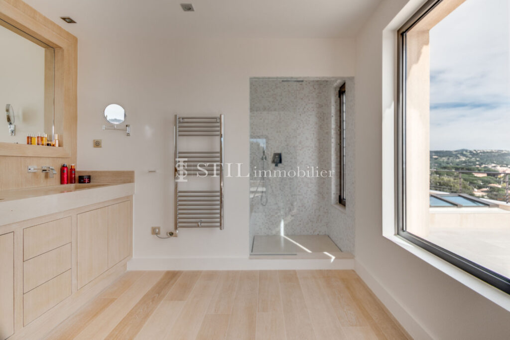 location villa 6 Pièce(s) – 6 pièces – 5 chambres – 266.00 m²