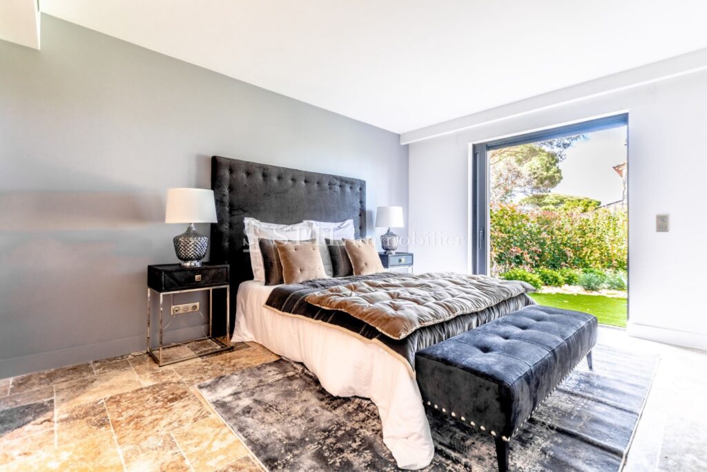 location villa 6 Pièce(s) – 6 pièces – 5 chambres – 380.00 m²