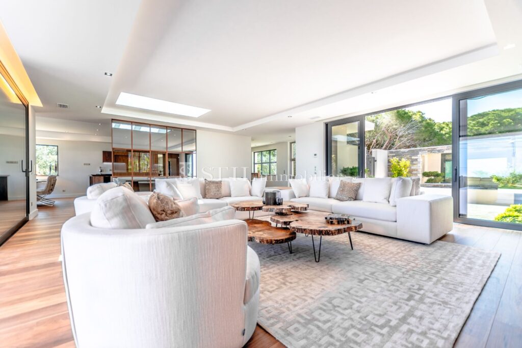 location villa 6 Pièce(s) – 6 pièces – 5 chambres – 380.00 m²