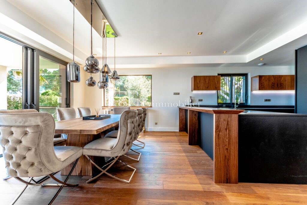 location villa 6 Pièce(s) – 6 pièces – 5 chambres – 380.00 m²