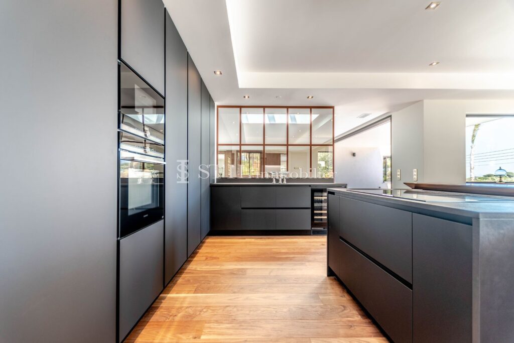 location villa 6 Pièce(s) – 6 pièces – 5 chambres – 380.00 m²