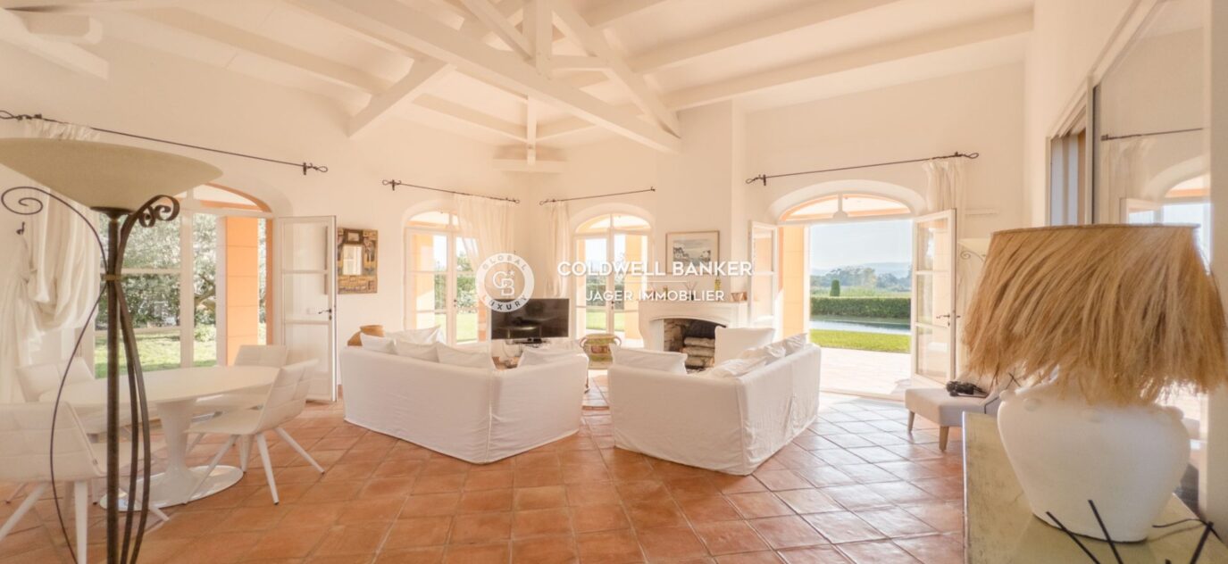 Villa dans un domaine gardienné avec vue sur les vignes / le g – 4 pièces – 3 chambres – 150.00 m²