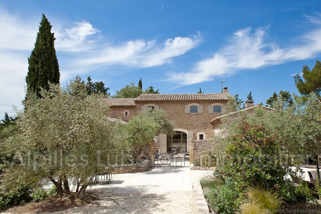 location propriété 10 Pièce(s) – 10 pièces – 7 chambres – 320.00 m²