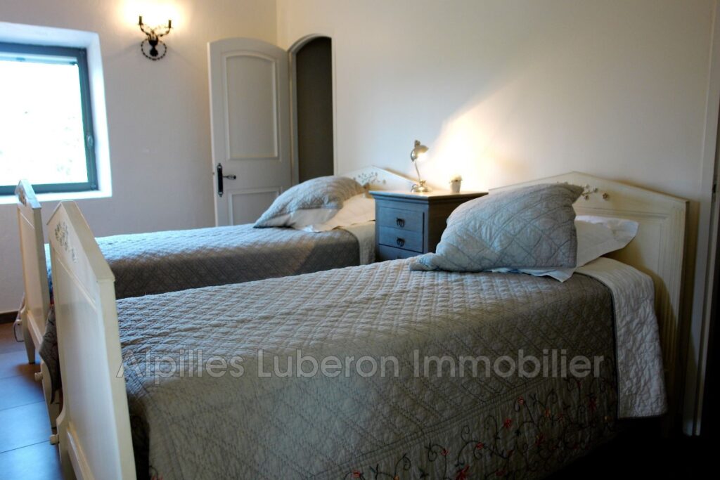 location propriété 10 Pièce(s) – 10 pièces – 7 chambres – 320.00 m²