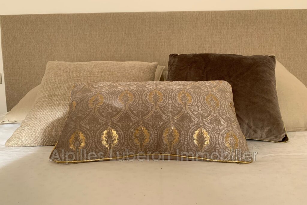 location mas 7 Pièce(s) – 7 pièces – 5 chambres – 250.00 m²