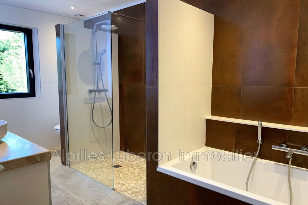 location mas 7 Pièce(s) – 7 pièces – 5 chambres – 250.00 m²