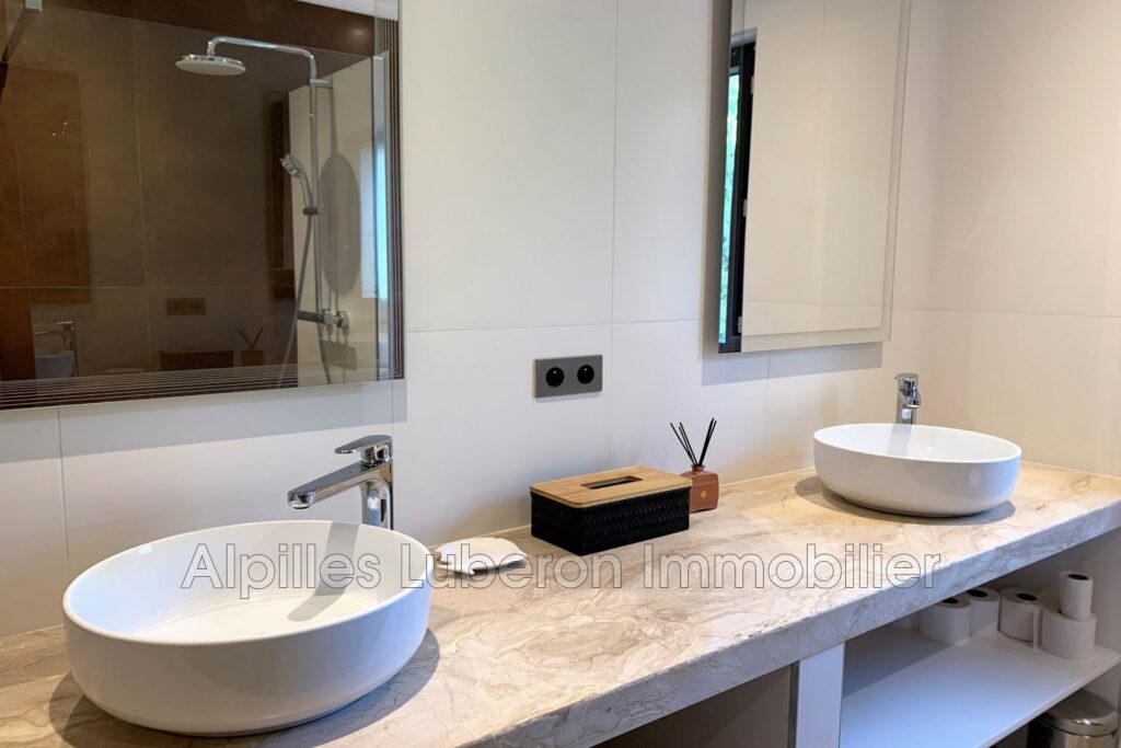 location mas 7 Pièce(s) – 7 pièces – 5 chambres – 250.00 m²