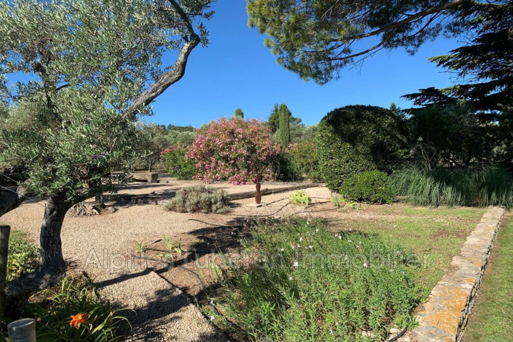 location mas 7 Pièce(s) – 7 pièces – 5 chambres – 300.00 m²