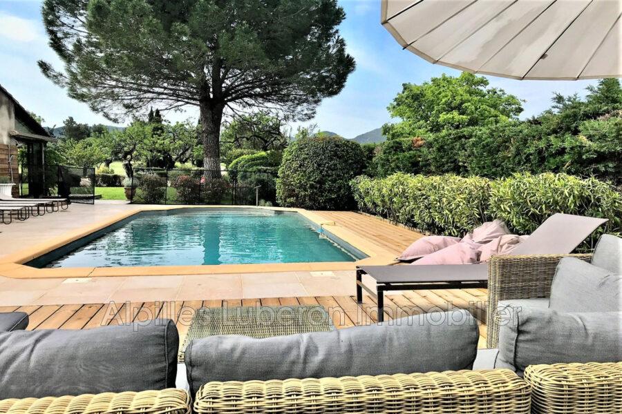 Maison à louer à Eygalières