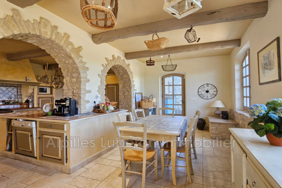 Maison à louer à Eygalières