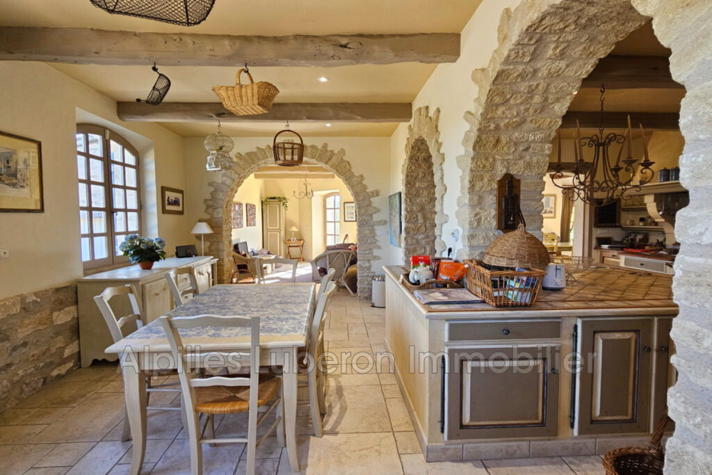 location mas 7 Pièce(s) – 7 pièces – 5 chambres – 300.00 m²