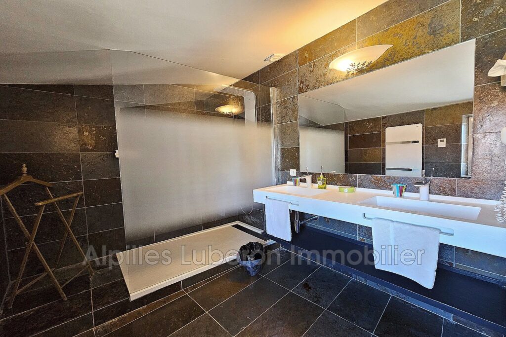 location mas 11 Pièce(s) – 11 pièces – 8 chambres – 400.00 m²