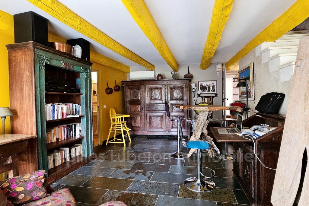 location mas 11 Pièce(s) – 11 pièces – 8 chambres – 400.00 m²