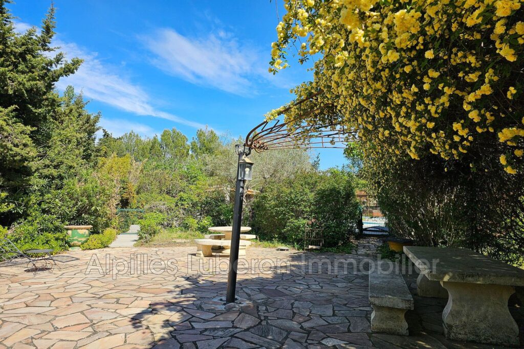 location mas 11 Pièce(s) – 11 pièces – 8 chambres – 400.00 m²