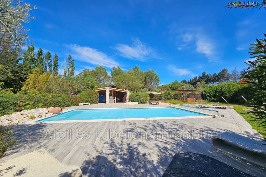 location mas 11 Pièce(s) – 11 pièces – 8 chambres – 400.00 m²