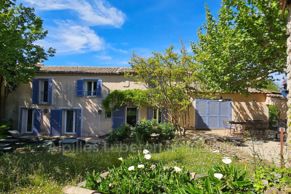 location mas 11 Pièce(s) – 11 pièces – 8 chambres – 400.00 m²