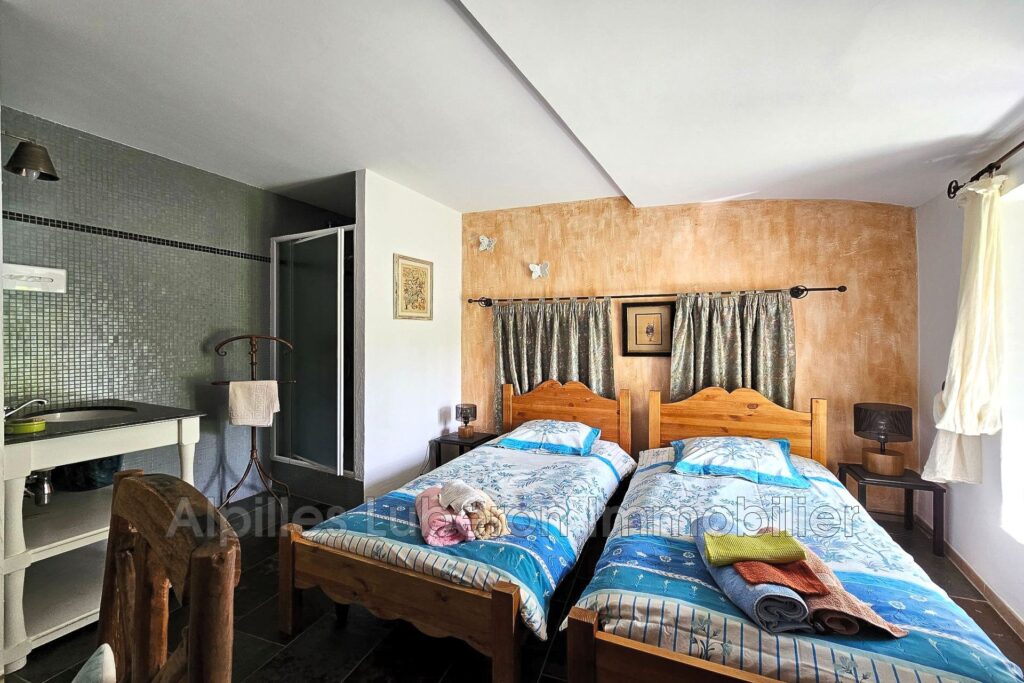 location mas 11 Pièce(s) – 11 pièces – 8 chambres – 400.00 m²