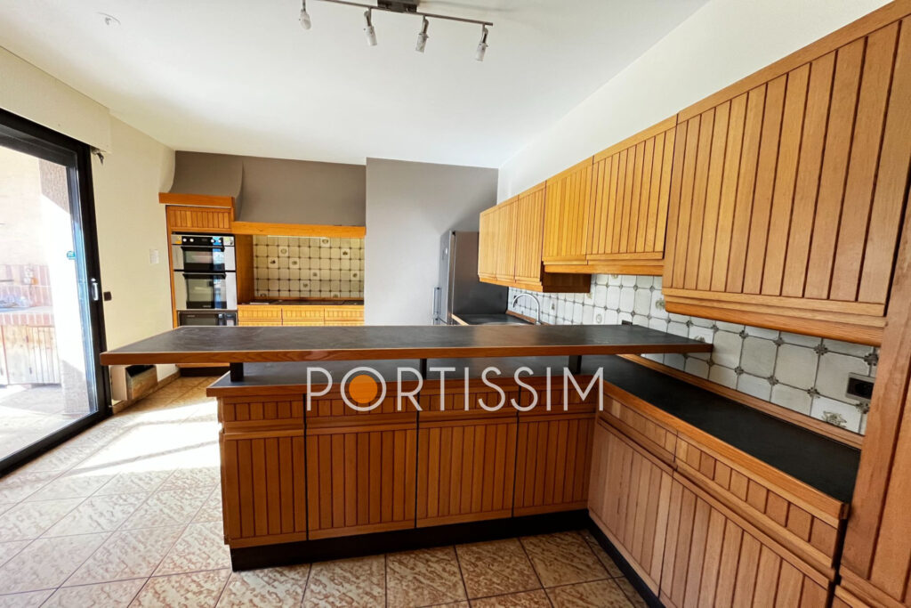 vente maison 8 Pièce(s) – 8 pièces – 3 chambres – 590.00 m²