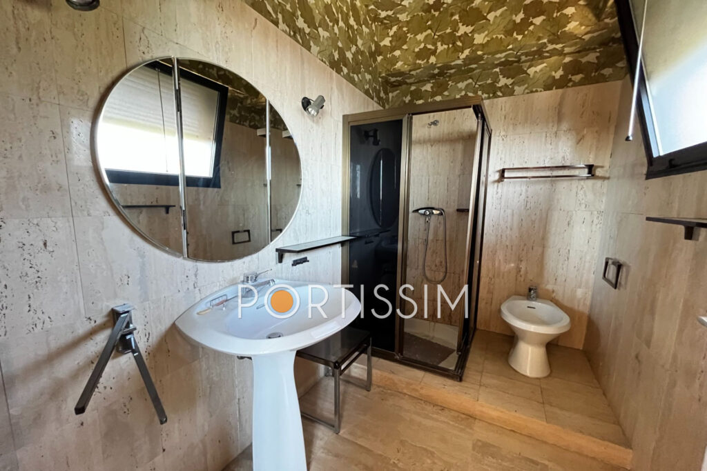 vente maison 8 Pièce(s) – 8 pièces – 3 chambres – 590.00 m²