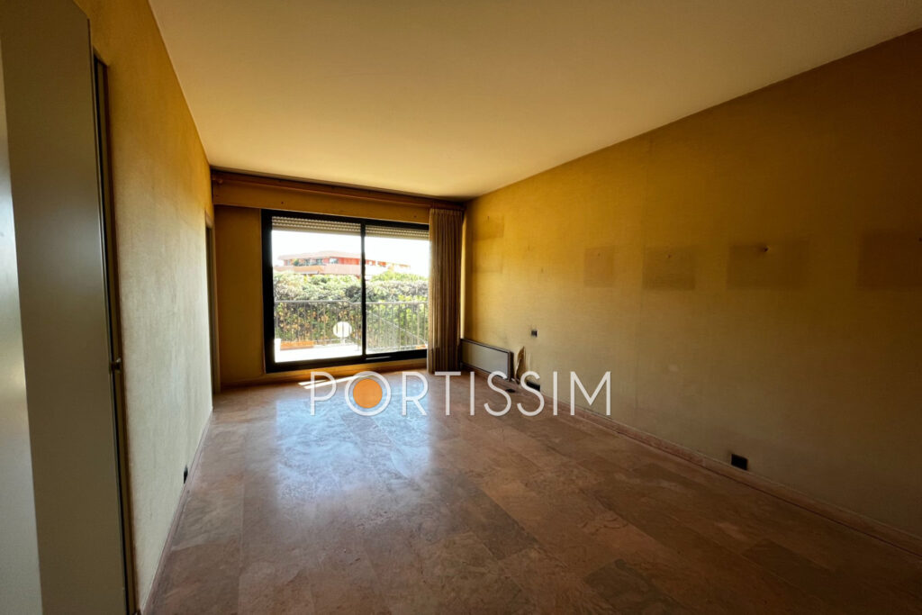 vente maison 8 Pièce(s) – 8 pièces – 3 chambres – 590.00 m²