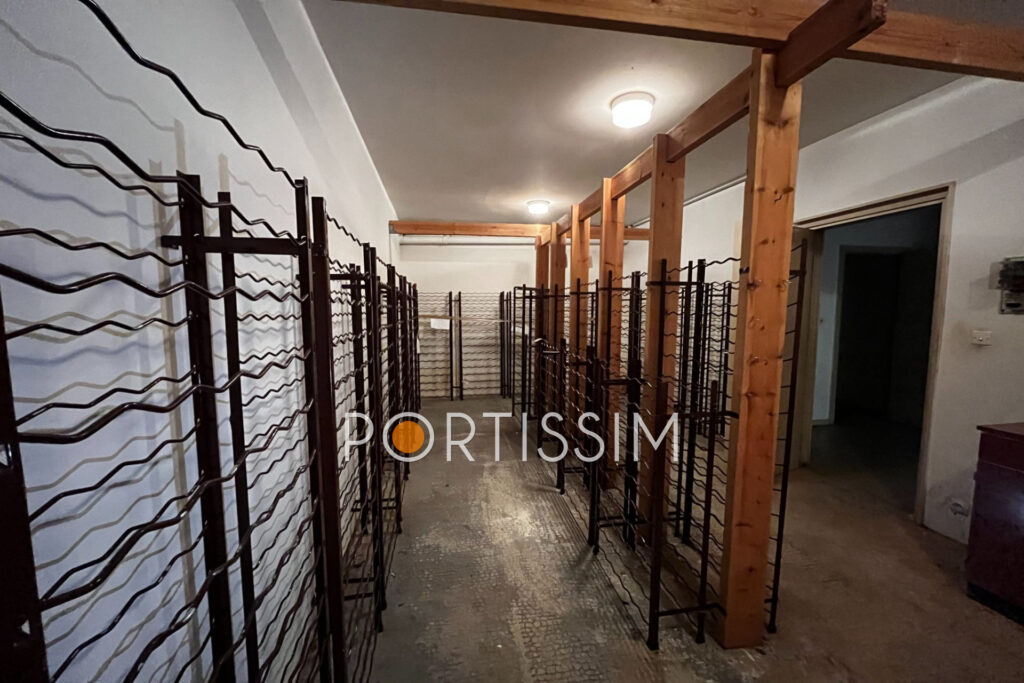 vente maison 8 Pièce(s) – 8 pièces – 3 chambres – 590.00 m²