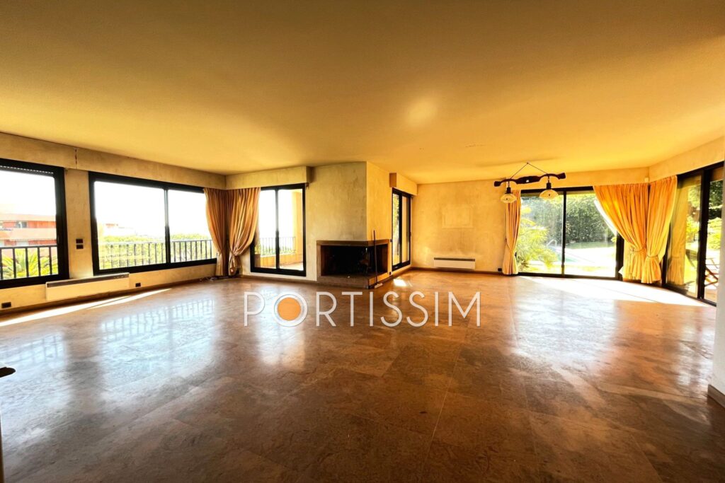 vente maison 8 Pièce(s) – 8 pièces – 3 chambres – 590.00 m²