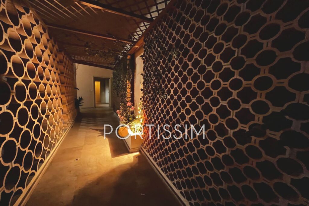 vente maison 8 Pièce(s) – 8 pièces – 3 chambres – 590.00 m²