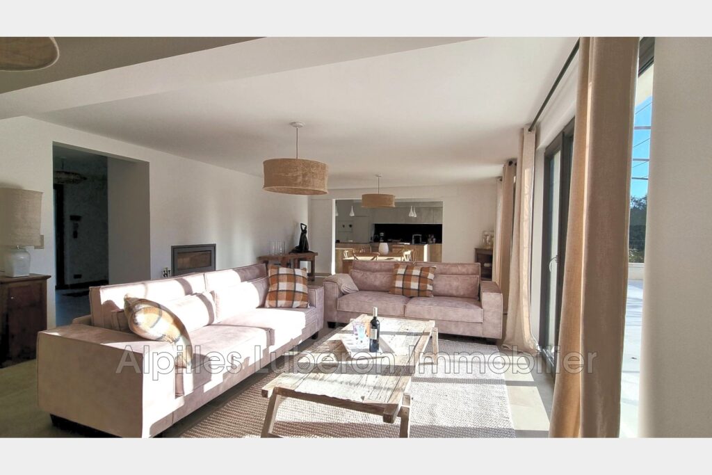 location mas 7 Pièce(s) – 7 pièces – 5 chambres – 250.00 m²