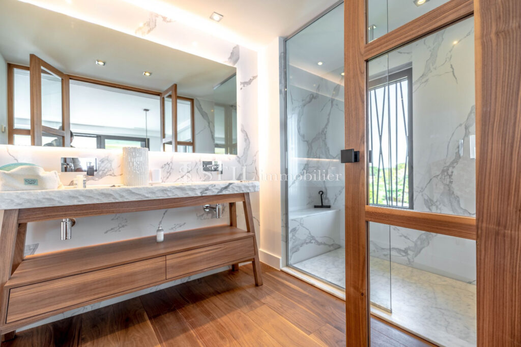 location villa 6 Pièce(s) – 6 pièces – 4 chambres – 366.00 m²