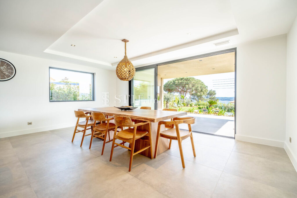 location villa 6 Pièce(s) – 6 pièces – 4 chambres – 366.00 m²