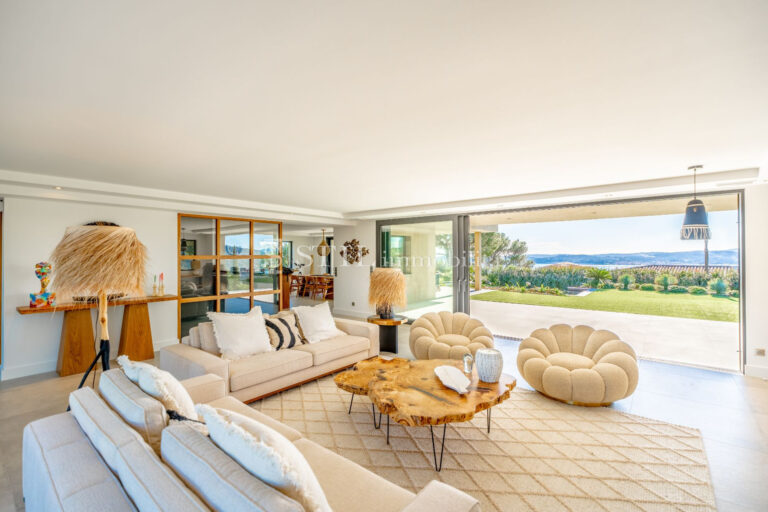 location villa 6 Pièce(s) – 6 pièces – 4 chambres – 366.00 m²