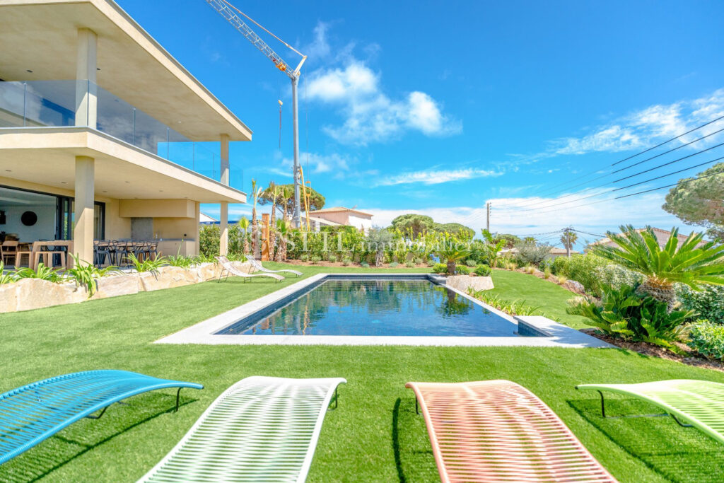 location villa 6 Pièce(s) – 6 pièces – 4 chambres – 366.00 m²