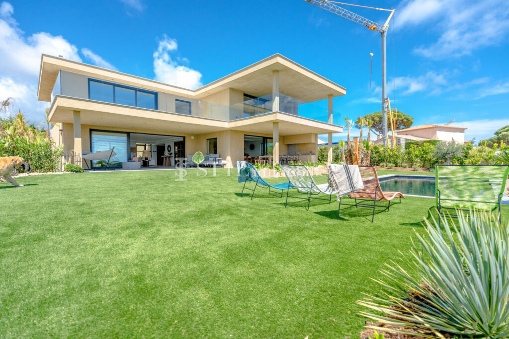 location villa 6 Pièce(s) – 6 pièces – 4 chambres – 366.00 m²