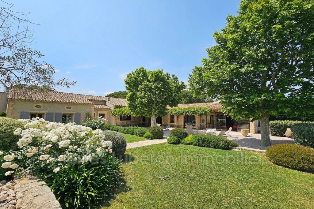 location mas 8 Pièce(s) – 8 pièces – 6 chambres – 430.00 m²