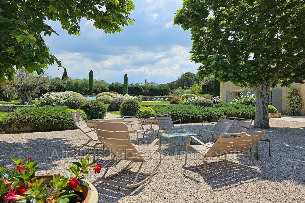 location mas 8 Pièce(s) – 8 pièces – 6 chambres – 430.00 m²