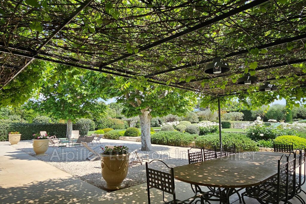 location mas 8 Pièce(s) – 8 pièces – 6 chambres – 430.00 m²